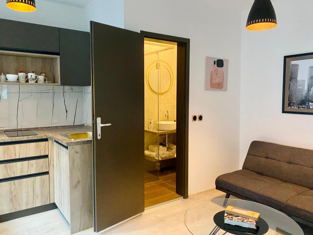 Apartment 888